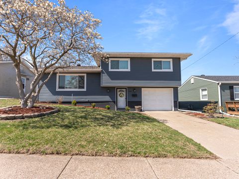 Tiny photo for 2628 N Gayman Avenue, Davenport, IA 52804 (MLS # 12605841)