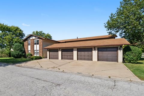 Photo of 4112 192nd Court #209, Country Club Hills, IL 60478 (MLS # 12478937) Photo of 4112 192nd Court #209, Country Club Hills, IL 60478 (MLS # 12478937)