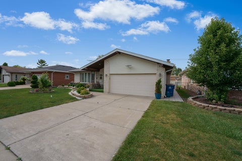 Tiny photo for 4832 W 107th Street, Oak Lawn, IL 60453 (MLS # 11949583)