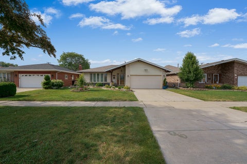 Tiny photo for 4832 W 107th Street, Oak Lawn, IL 60453 (MLS # 11949583)