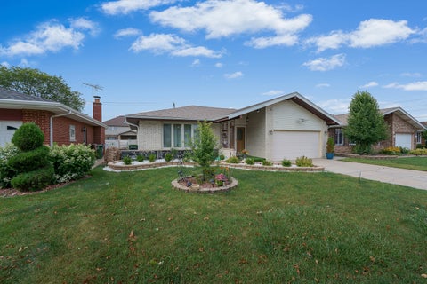 Photo of 4832 W 107th Street, Oak Lawn, IL 60453 (MLS # 11949583)
