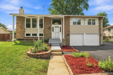 Photo of 539 Hampshire Lane, Bolingbrook, IL 60440 (MLS # 12716128)