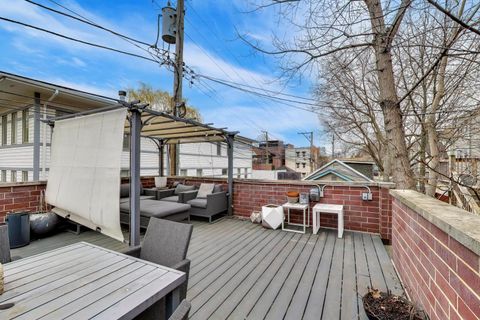 Tiny photo for 3407 N Bell Avenue #B, Chicago, IL 60618 (MLS # 12612107)