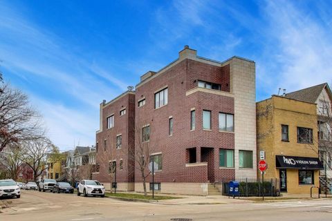Photo of 3407 N Bell Avenue #B, Chicago, IL 60618 (MLS # 12612107)