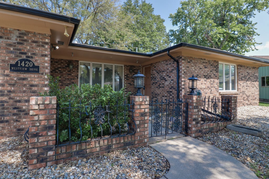 1420 Westview Drive