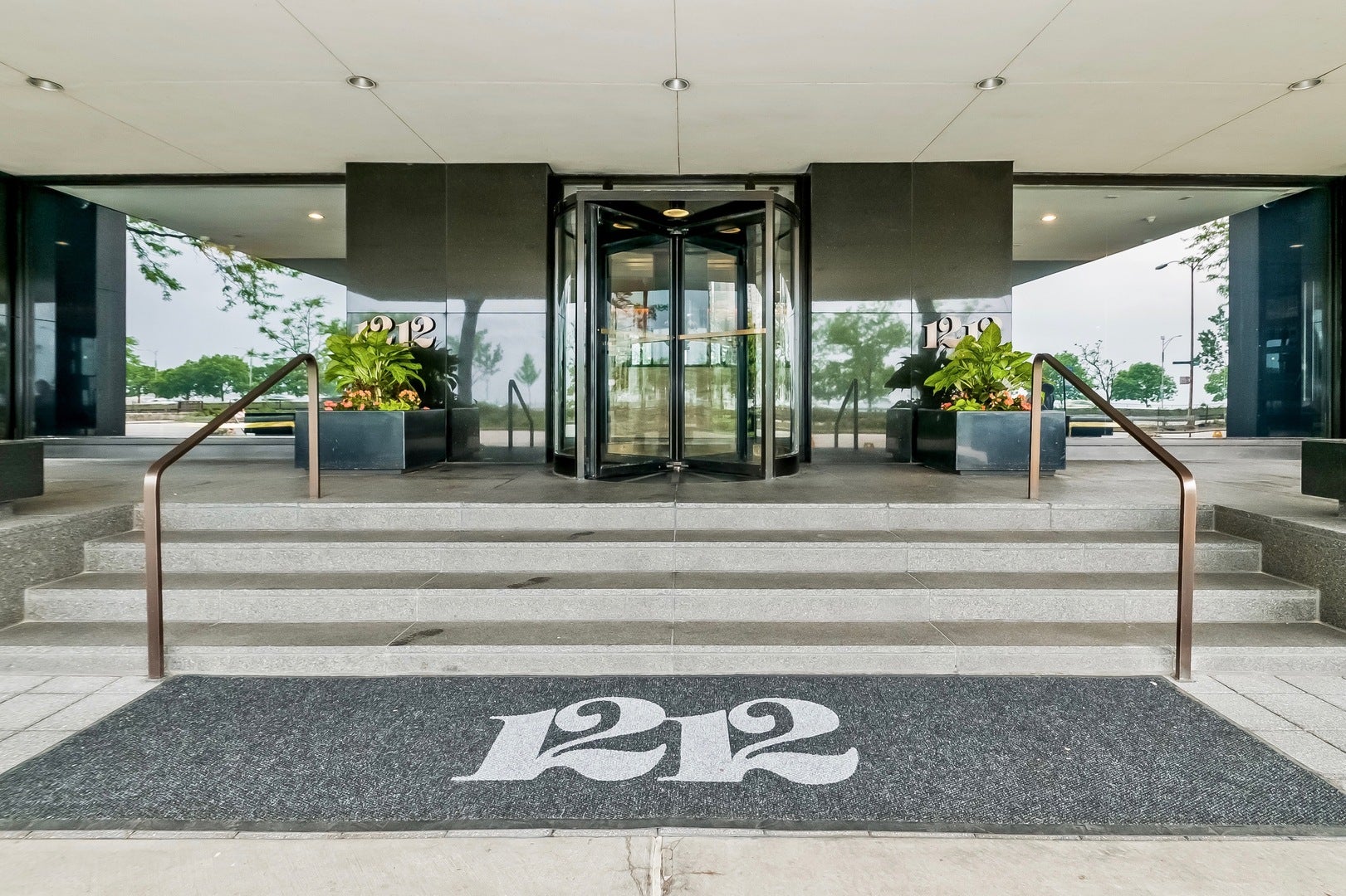 1212 N Lake Shore Drive 16AS