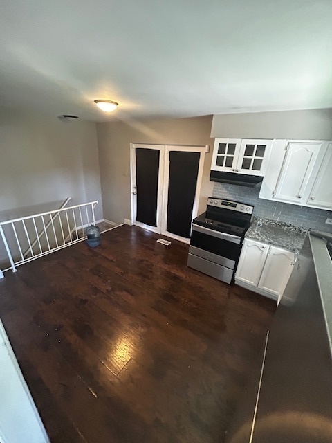 1S272 Stratford Lane