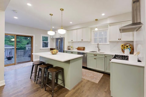 Tiny photo for 800 S Scoville Avenue, Oak Park, IL 60304 (MLS # 12763145)