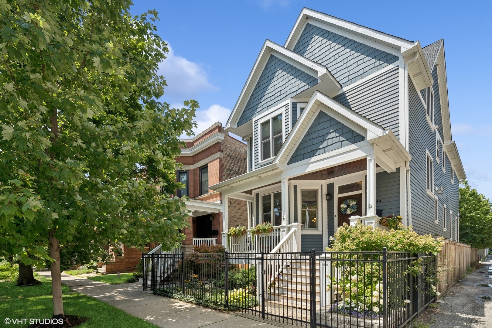 View Chicago, IL 60625 house