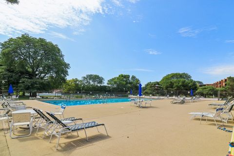 Tiny photo for 1405 E Central Road #122C, Arlington Heights, IL 60005 (MLS # 12517887)