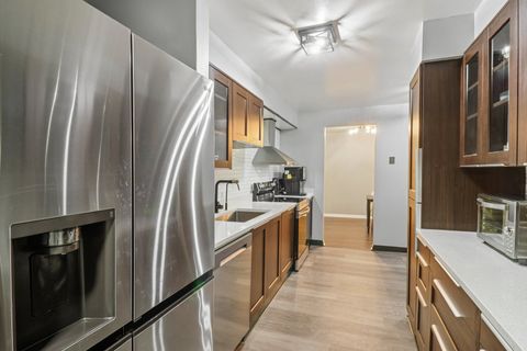 Tiny photo for 1405 E Central Road #122C, Arlington Heights, IL 60005 (MLS # 12517887)