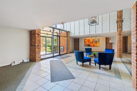 Tiny photo for 1405 E Central Road #122C, Arlington Heights, IL 60005 (MLS # 12517887)