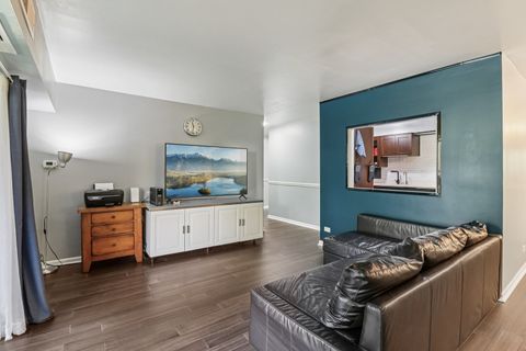 Tiny photo for 1405 E Central Road #122C, Arlington Heights, IL 60005 (MLS # 12517887)