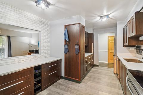 Tiny photo for 1405 E Central Road #122C, Arlington Heights, IL 60005 (MLS # 12517887)