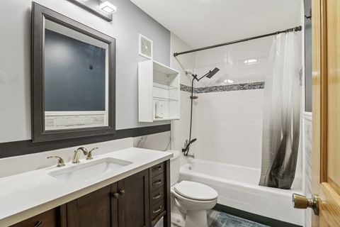 Tiny photo for 1405 E Central Road #122C, Arlington Heights, IL 60005 (MLS # 12517887)