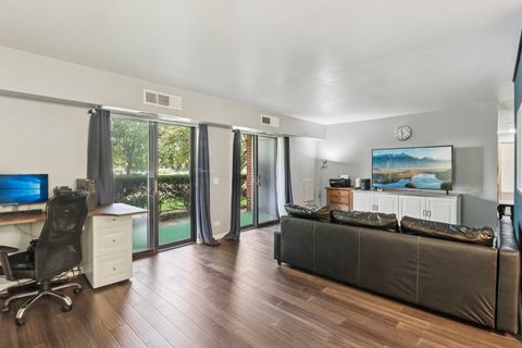 Tiny photo for 1405 E Central Road #122C, Arlington Heights, IL 60005 (MLS # 12517887)