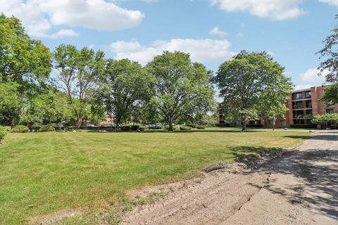 Tiny photo for 1405 E Central Road #122C, Arlington Heights, IL 60005 (MLS # 12517887)