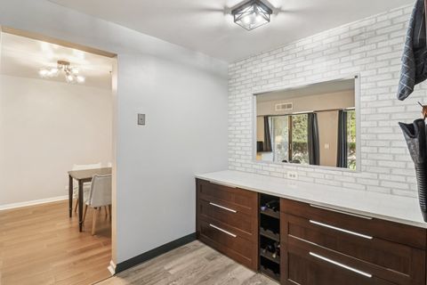 Tiny photo for 1405 E Central Road #122C, Arlington Heights, IL 60005 (MLS # 12517887)