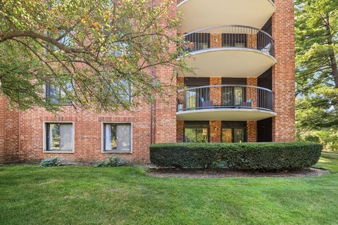 Tiny photo for 1405 E Central Road #122C, Arlington Heights, IL 60005 (MLS # 12517887)