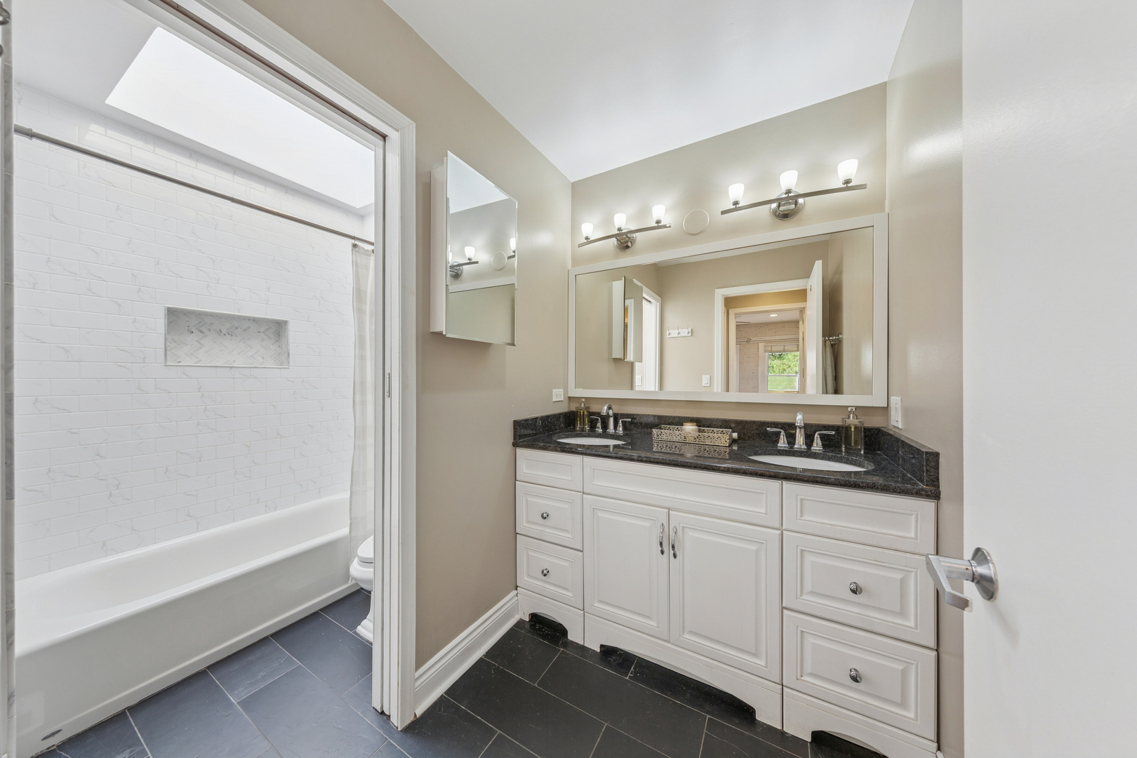 1760 N Wells Street 2A