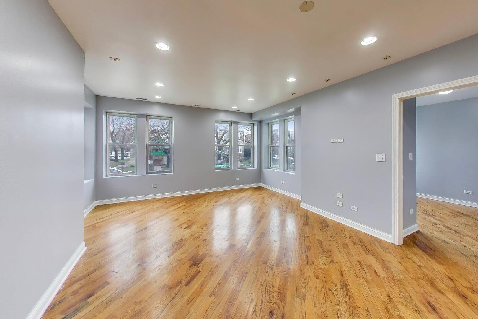 4743 W Roscoe Street 1