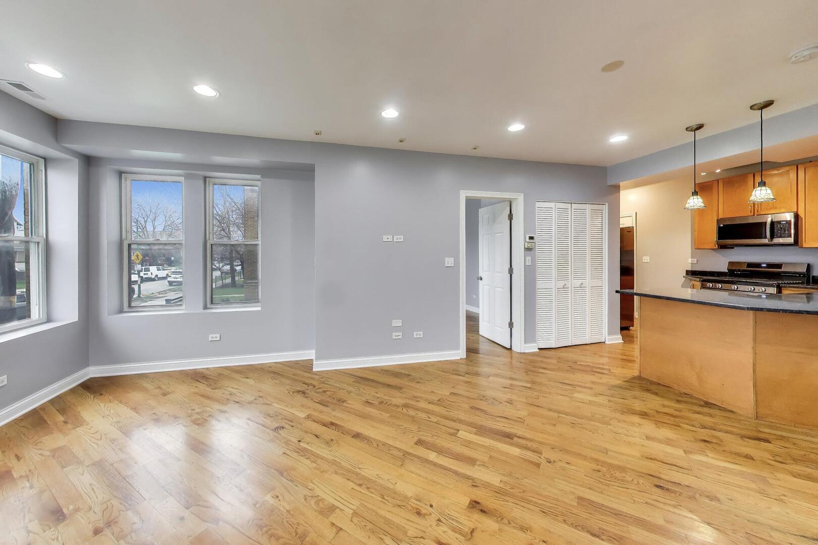 4743 W Roscoe Street 1