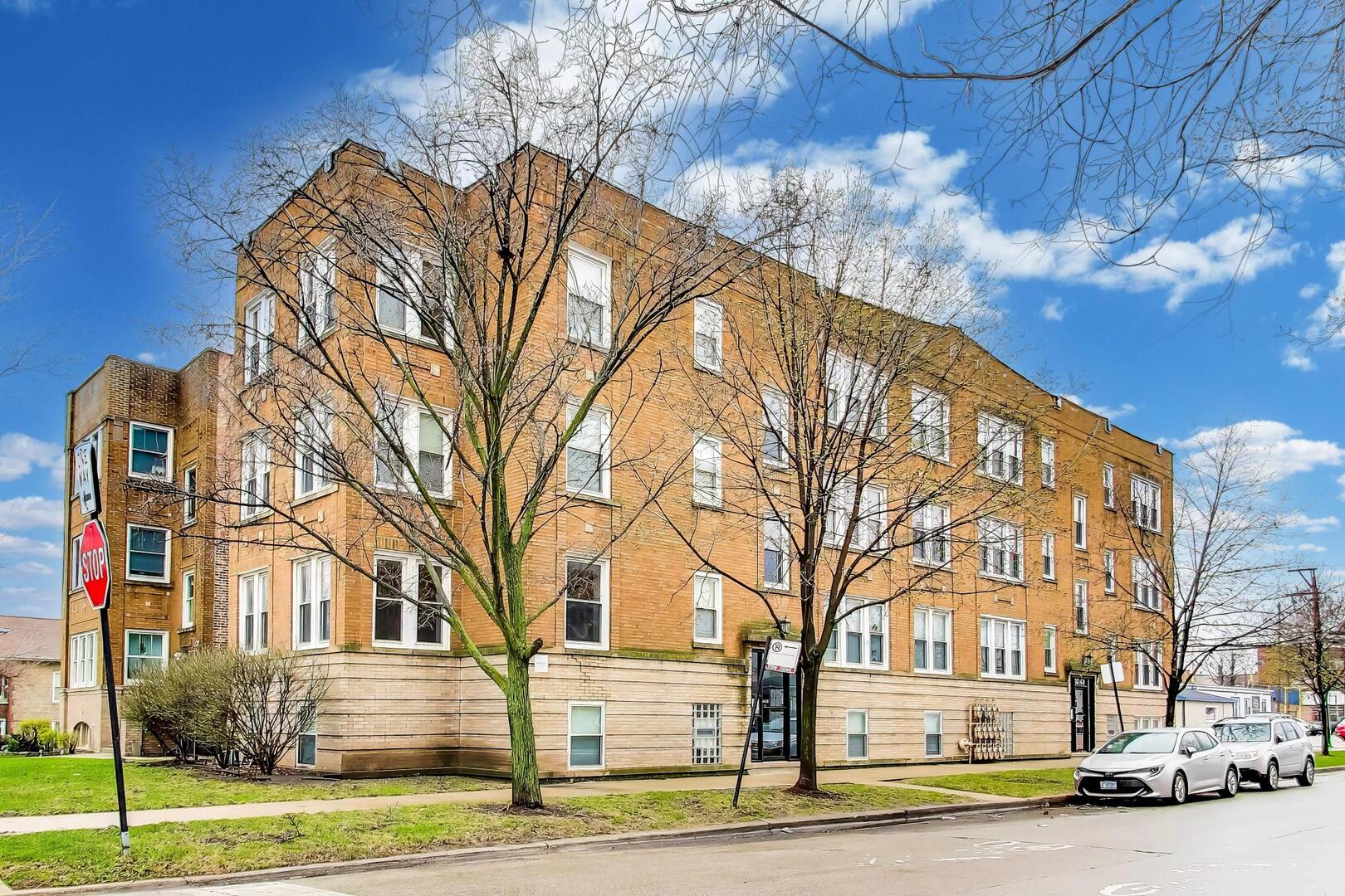 4743 W Roscoe Street 1