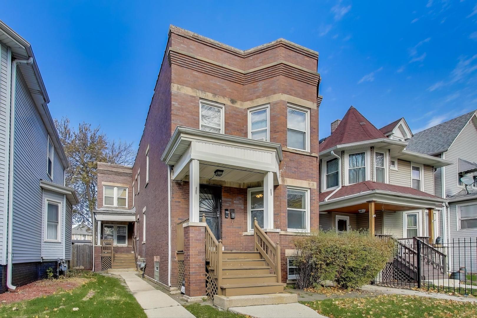 5928 W Walton Street