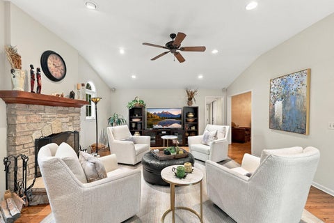 Tiny photo for 2068 N Butternut Ln Lane, Northbrook, IL 60062 (MLS # 12770984)