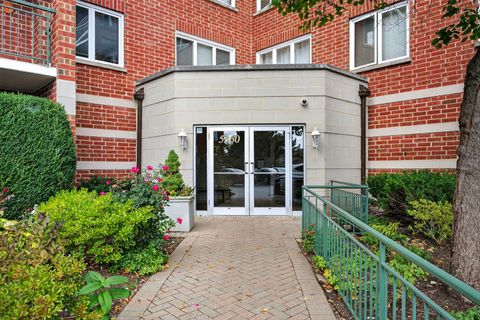 Tiny photo for 5360 N Lowell Avenue #502, Chicago, IL 60630 (MLS # 12481139)