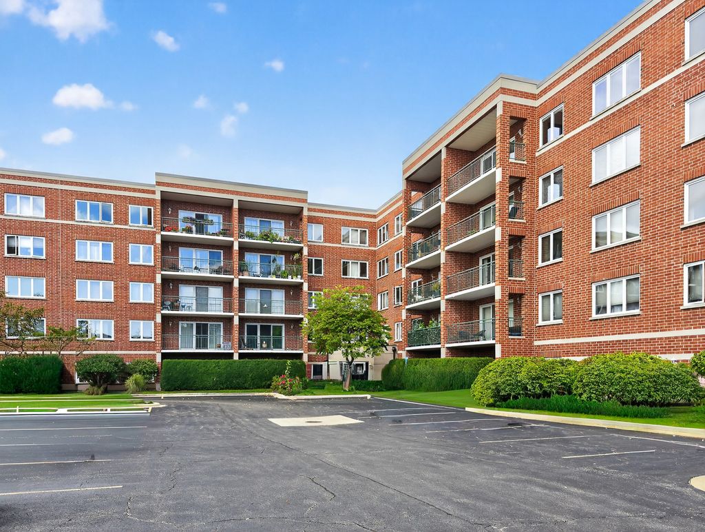 Photo for 5360 N Lowell Avenue #502, Chicago, IL 60630 (MLS # 12481139)