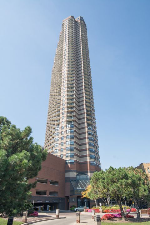 3660 N Lake Shore Drive 3910 Chicago IL 60613