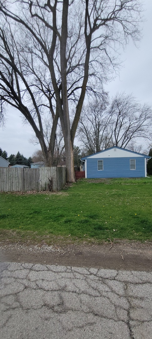 27W543 Wilbur Avenue