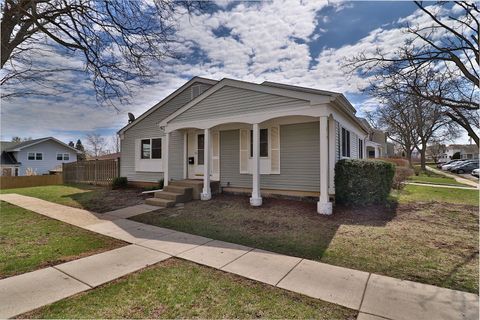 Tiny photo for 819 Mansfield Court, Schaumburg, IL 60194 (MLS # 12581976)