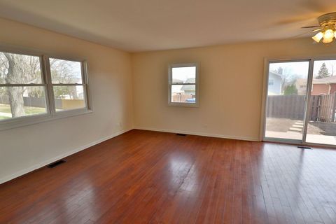 Tiny photo for 819 Mansfield Court, Schaumburg, IL 60194 (MLS # 12581976)