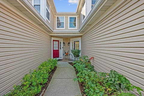 Tiny photo for 64 Harvest Gate Road, Lake In The Hills, IL 60156 (MLS # 12789278)