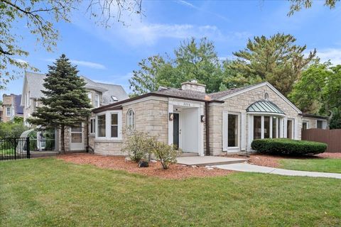 Tiny photo for 2256 W Birchwood Avenue, Chicago, IL 60645 (MLS # 12497609)
