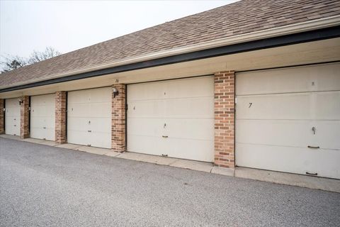 Tiny photo for 1117 S OLD WILKE Road #402, Arlington Heights, IL 60005 (MLS # 12619468)