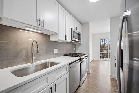 Tiny photo for 1117 S OLD WILKE Road #402, Arlington Heights, IL 60005 (MLS # 12619468)