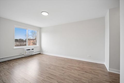 Tiny photo for 1117 S OLD WILKE Road #402, Arlington Heights, IL 60005 (MLS # 12619468)