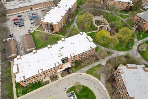 Tiny photo for 1117 S OLD WILKE Road #402, Arlington Heights, IL 60005 (MLS # 12619468)