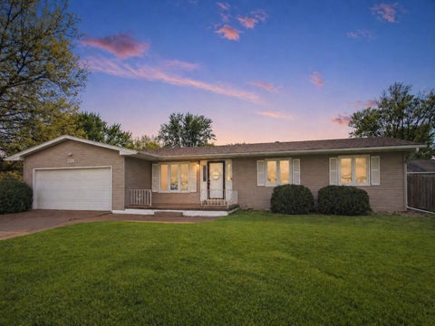 Photo of 205 Park Lane Circle, Eldridge, IA 52748 (MLS # 12602245)