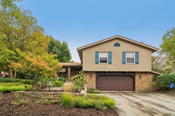 6S561 BRIDLESPUR DR, NAPERVILLE, IL 60540 - Image dc783cfd60497dc1added4c044370d64/237570225