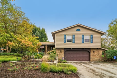 Photo of 6S561 Bridlespur Drive, Naperville, IL 60540 (MLS # 12787744)