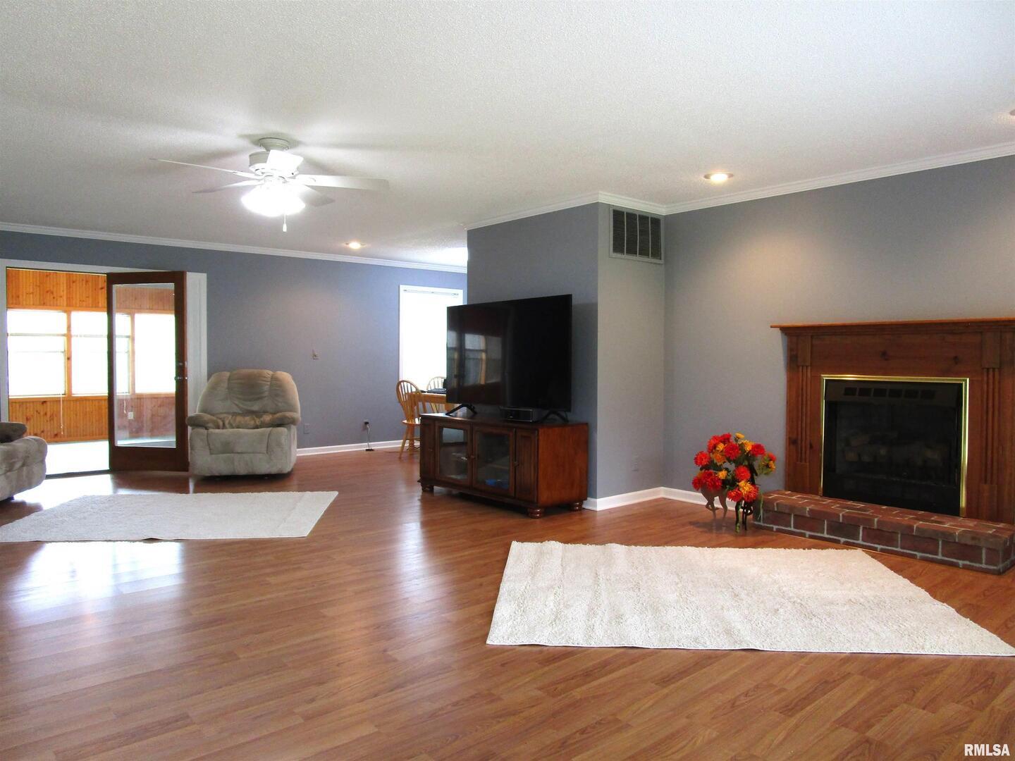 1253 County Road 800 E