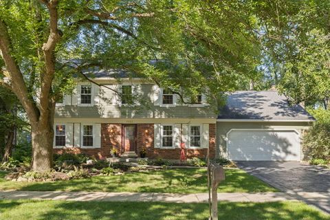 Photo of 1625 Indian Knoll Road, Naperville, IL 60565 (MLS # 12473962)