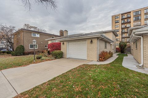 Photo of 4646 W Fitch Avenue, Lincolnwood, IL 60712 (MLS # 12503822)