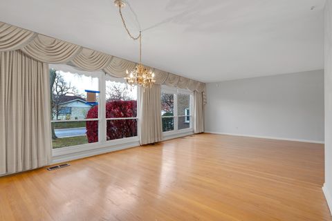 Tiny photo for 4646 W Fitch Avenue, Lincolnwood, IL 60712 (MLS # 12503822)