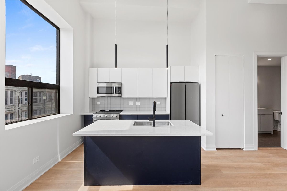 1934 W North Avenue 302