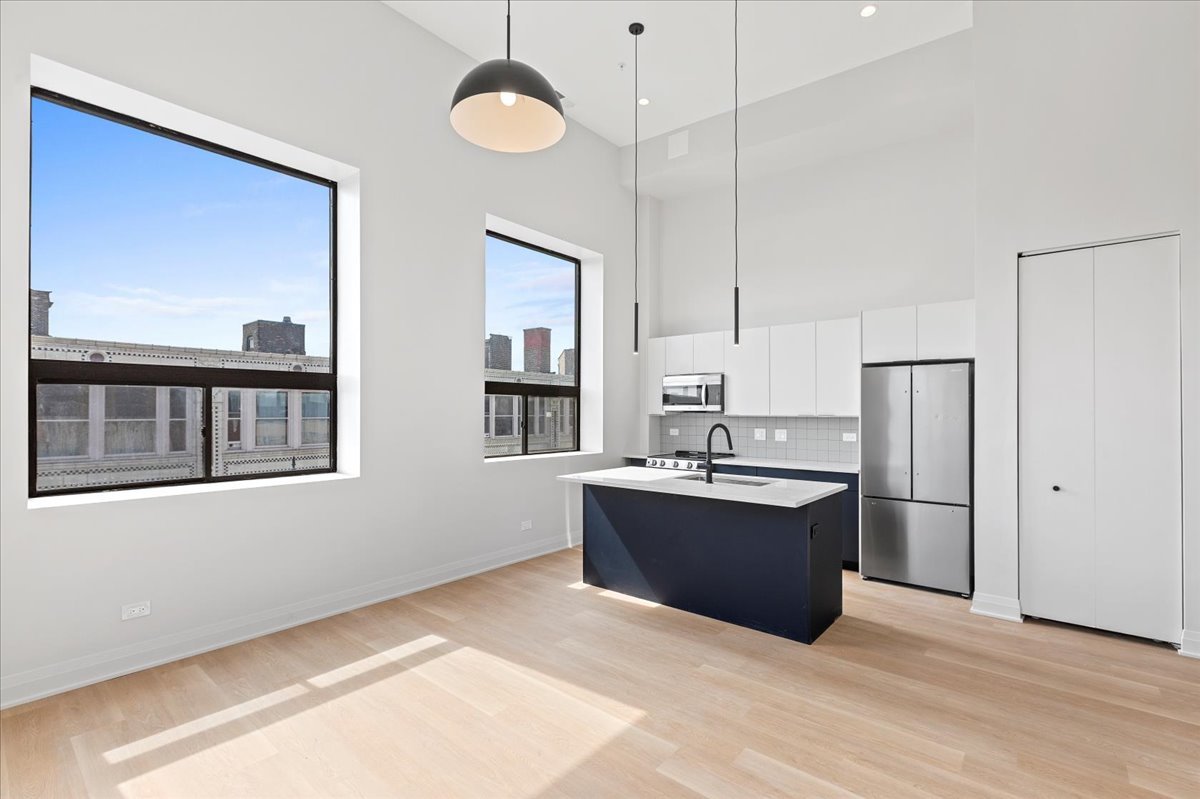 1934 W North Avenue 302